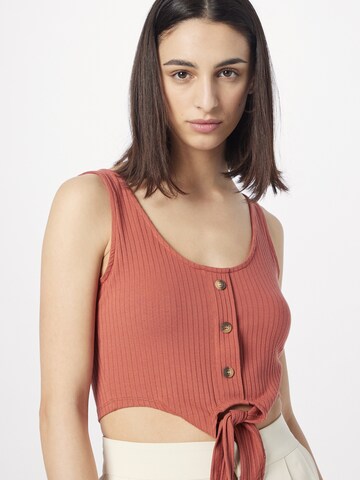 ABOUT YOU Top 'Dilara' in Rood