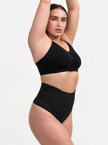 cfab (formerly creamy fabrics) Shapingtrosa 'Shaping-String mit hoher Taille' i svart