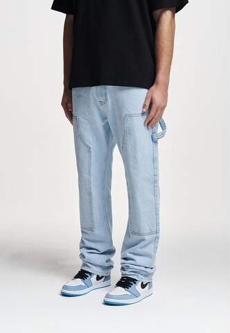 2Y Studios - Loosefit Pantalón vaquero cargo 'Haldor Carpenter' en azul: frente