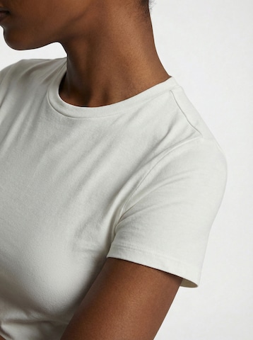 The Base Theory Тениска 'BABY TEE' в бяло