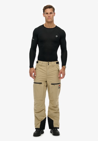 Regular Pantalon fonctionnel Superdry en marron