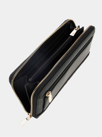 GUESS Portemonnaie 'Giully' in Schwarz