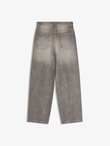 Bershka Baggy Jeans i grå