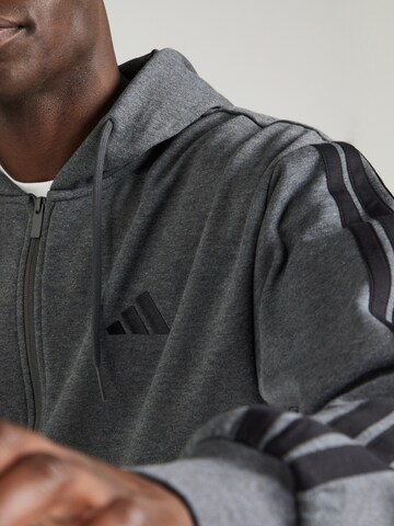 Giacca di felpa sportiva di ADIDAS SPORTSWEAR in grigio