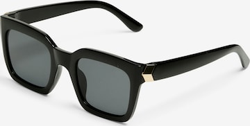 PIECES Aurinkolasit värissä musta: etupuoli