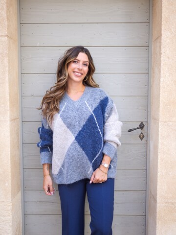noar studios Sweater in Beige