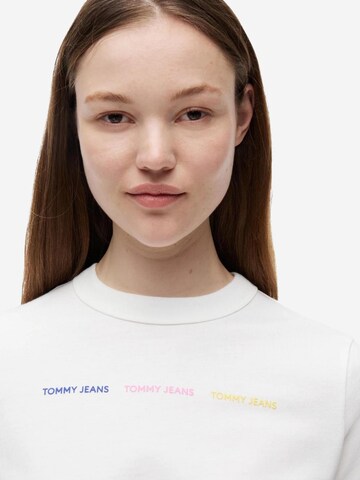 Maglietta 'DW0DW22905' di Tommy Jeans in bianco