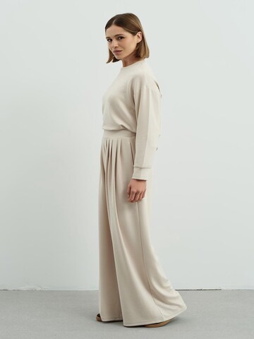 C&City Wide Leg Hose in Beige