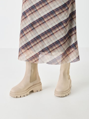 Tamaris Chelsea Boots in Brown