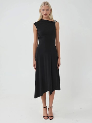 Busem Jurk in Zwart: voorkant