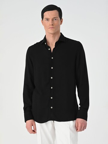 Coupe regular Chemise Antioch en noir : devant