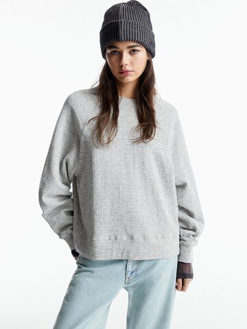 Sweat-shirt Pull&Bear en gris : devant