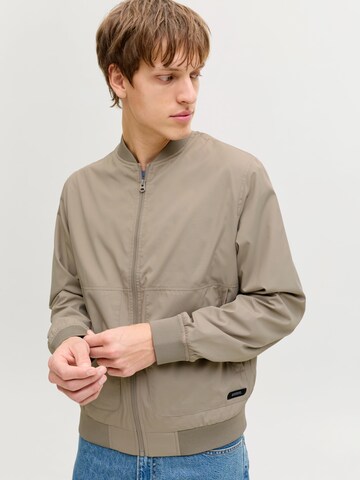 JJ Rebel Välikausitakki 'JREBLANE' värissä beige