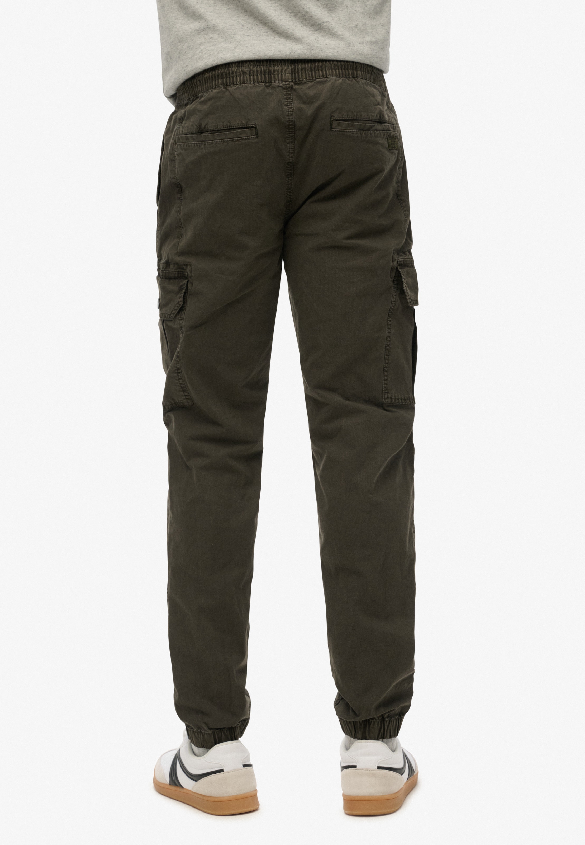 Superdry Tapered Cargobroek in Groen: voorkant