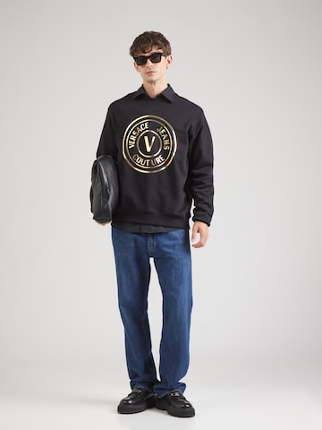 Bluză de molton de la Versace Jeans Couture pe negru