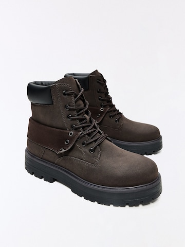 Bershka Nauhabootsit värissä ruskea