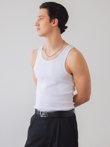 Maglietta di Honest Basics in bianco