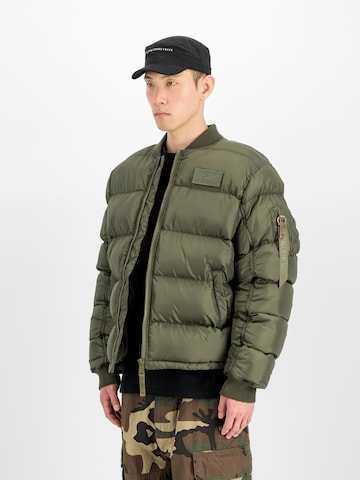 ALPHA INDUSTRIES Jacke 'MA-1' in Grün: Vorderseite