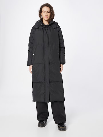 Noa Noa Χειμερινό παλτό σε μαύρο: μπροστά
