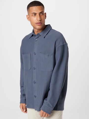 Coupe regular Chemise 'Stay' WEEKDAY en bleu : devant