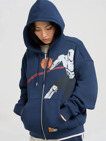 Hanorac 'Gremium vor Gericht' de la AND1 pe albastru: față