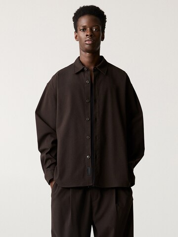 Pull&Bear Comfort fit Overhemd in Bruin: voorkant