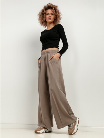 TESSITA Wide leg Pants in Beige