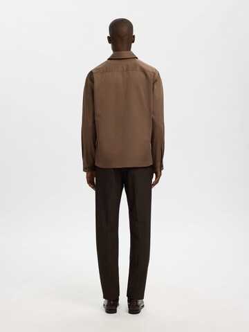 Coupe regular Chemise SELECTED en marron