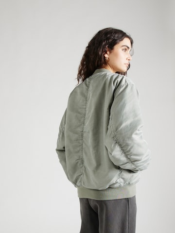 BDG Urban Outfitters Prehodna jakna | zelena barva