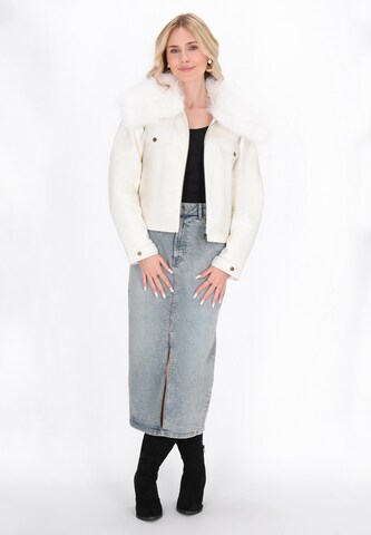 Veste d’hiver 'Fashion Look' IZIA en blanc
