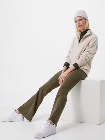 VERO MODA Flared Broek 'Kamma' in Groen