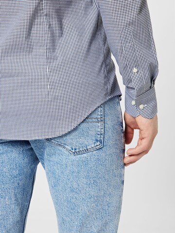 Tommy Hilfiger Tailored جينز ضيق الخصر والسيقان قميص بلون أزرق