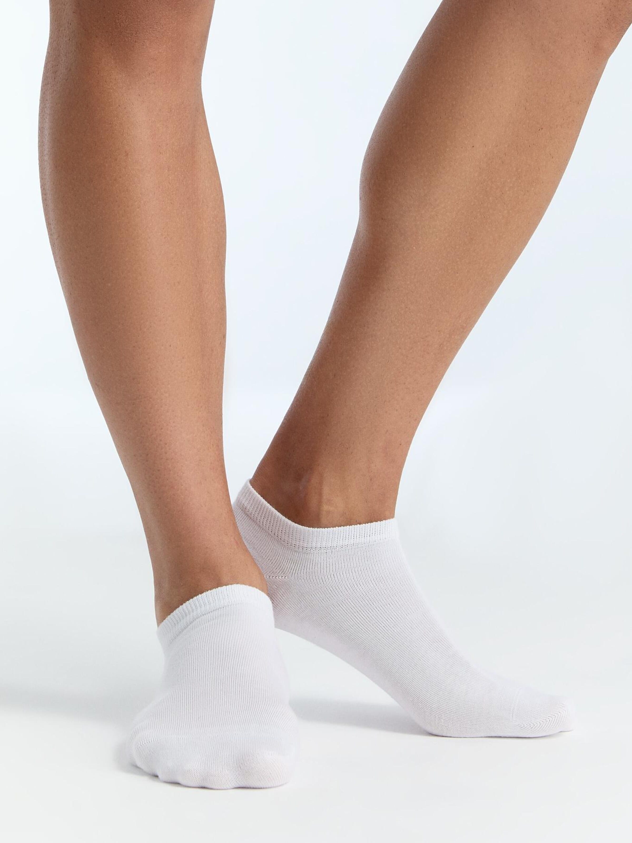 Albero Natur Füßlinge 'Bio-Baumwoll-Sneakersocken Unisex - 4er Pack'‌‌‌‌ in Weiß