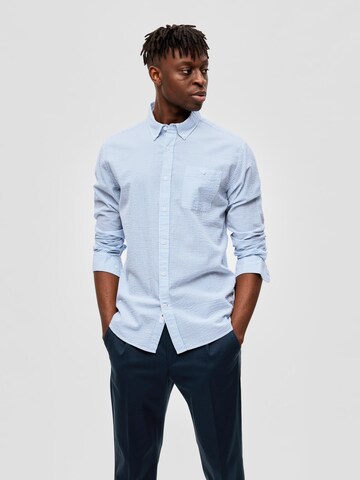 SELECTED - Ajuste regular Camisa 'Reil' en azul: frente