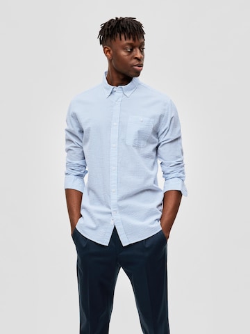 SELECTED HOMME جينز مضبوط قميص 'Reil' بلون أزرق: الأمام