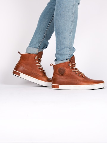 BLACKSTONE Sneakers hoog in Bruin: voorkant