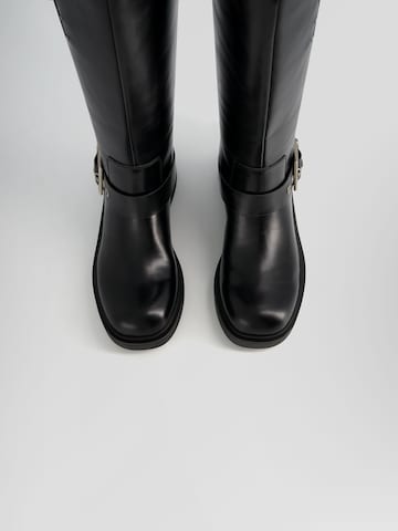 Bershka Stiefel in Schwarz