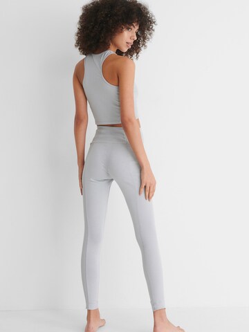 hunkemöller x NA-KD - Skinny Leggings 'Avia' em cinzento