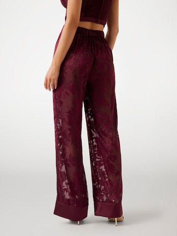 GUESS Regular Hose 'Mara' in Rot