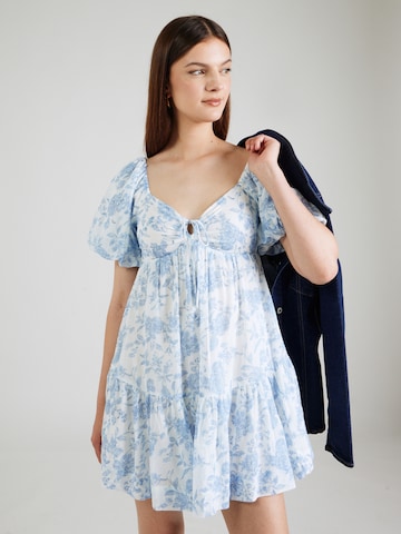 Rochie de vară de la Gina Tricot pe albastru: față