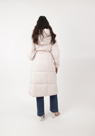 Cappotto invernale di Elara in beige