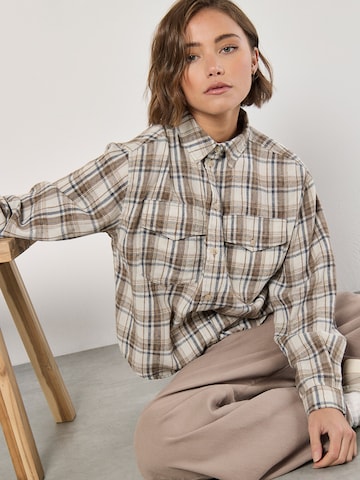 Chemisier ' ' Apricot en beige : devant