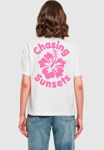 Miss Tee - Camiseta 'Chasing Sunsets' en blanco: frente