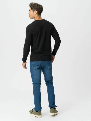 Coupe regular Chemise ' Long-sleeved ' TEESHOPPEN en noir