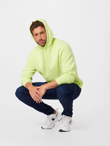Nike Sportswear Regular Fit Sweatshirt 'Club Fleece' in Gelb