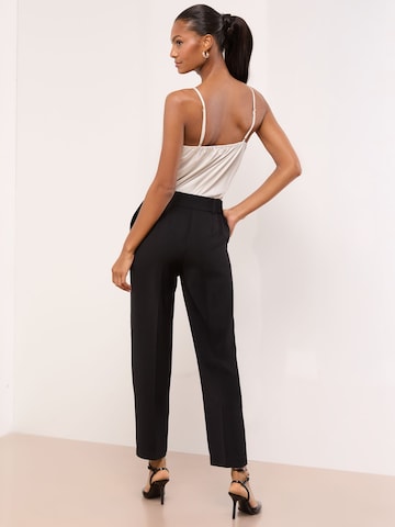 Effilé Pantalon à plis Lipsy en noir