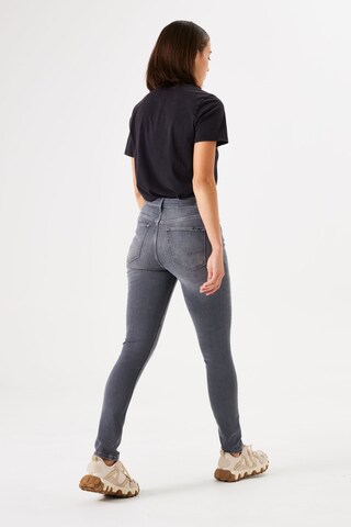 GARCIA Slimfit Jeans 'Celia' i grå