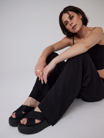 A LOT LESS Wide leg Trousers 'Taira' in Black: front