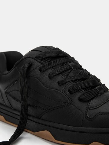 Pull&Bear Låg sneaker i svart