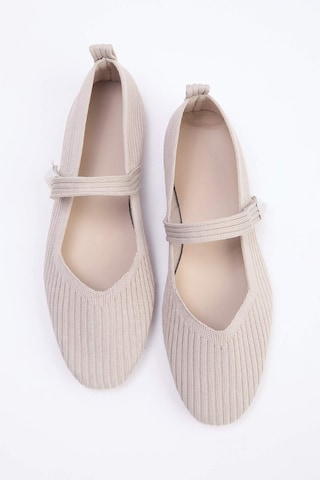 Trendyol - Bailarinas con hebilla en beige